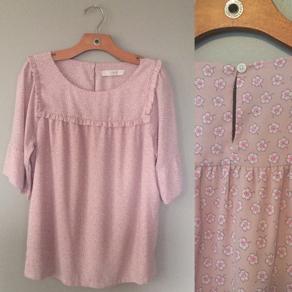 3/$15 ☀️ Pink Floral Loft Blouse Medium